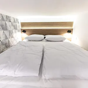zeus-design-apartments.vienna-besthotels.com/